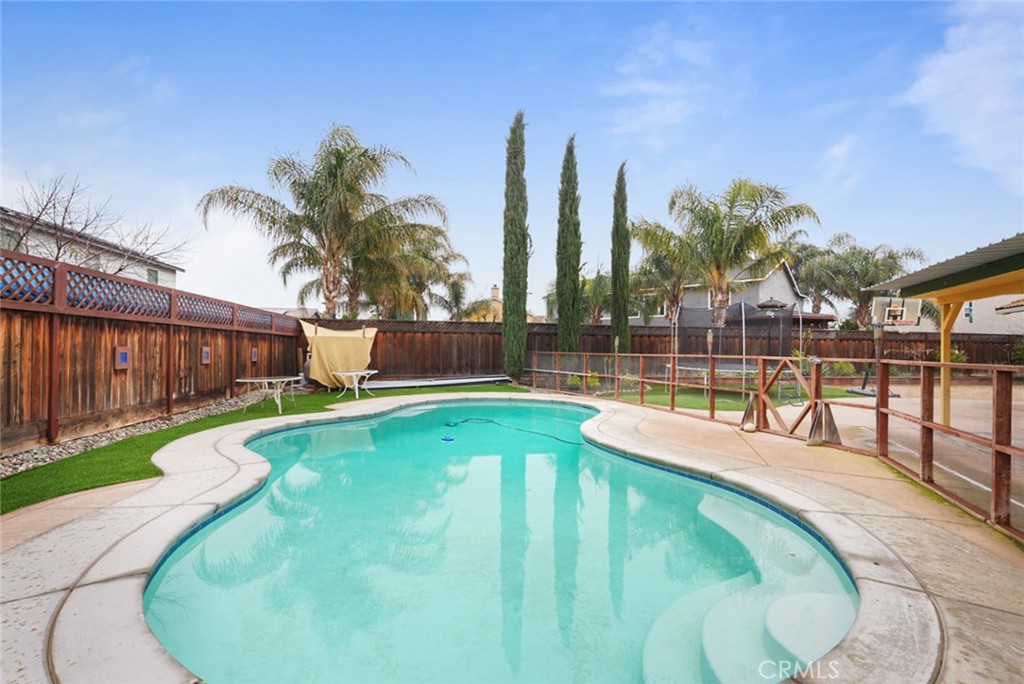 1874 Hartnell Ct, Los Banos, CA 93635