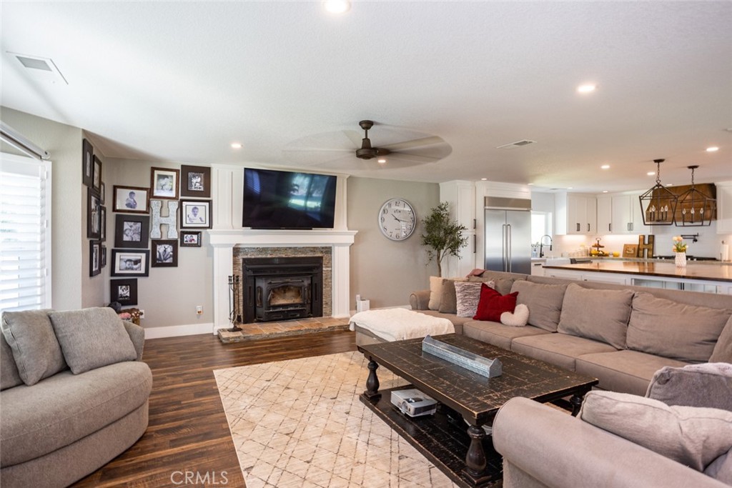 9337 Creekside Ln, Modesto, CA 95357