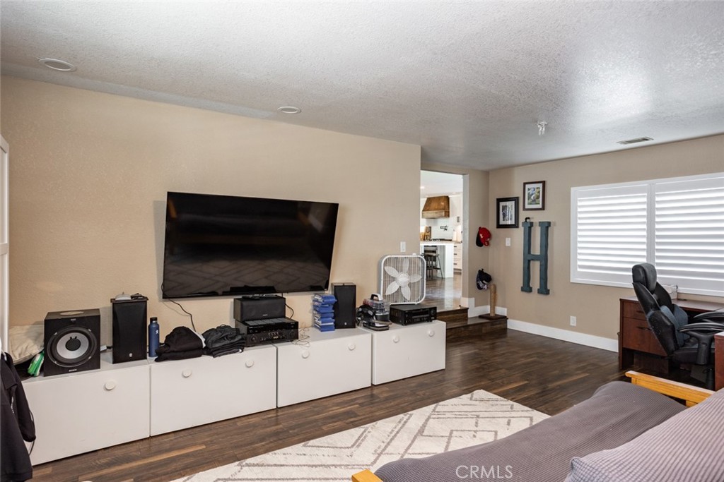 9337 Creekside Ln, Modesto, CA 95357