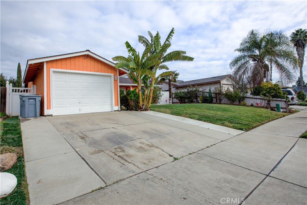 49 W Swallow, Merced, CA 95341