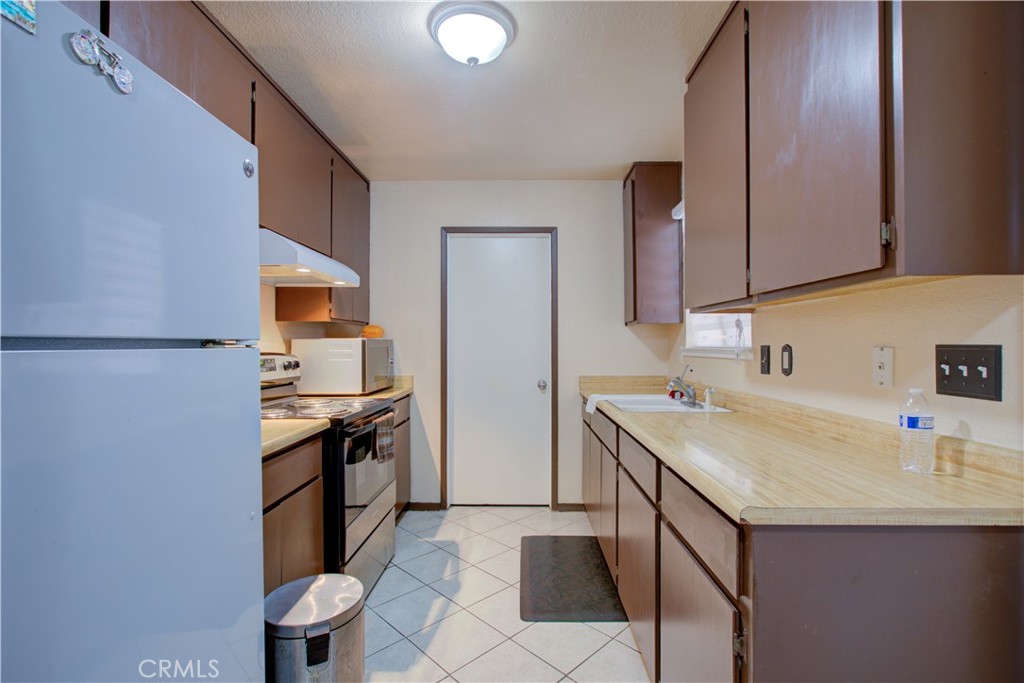 49 W Swallow, Merced, CA 95341