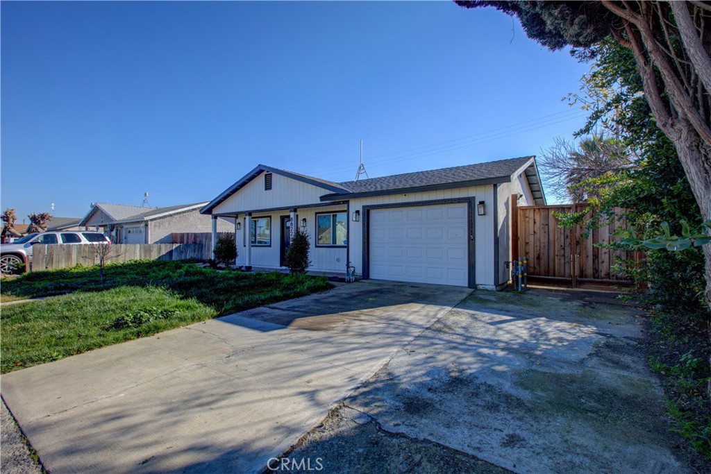 8822 Globe Ave, Dos Palos, CA 93620