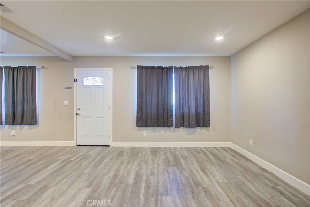 8822 Globe Ave, Dos Palos, CA 93620