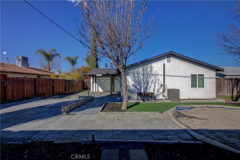8822 Globe Ave, Dos Palos, CA 93620