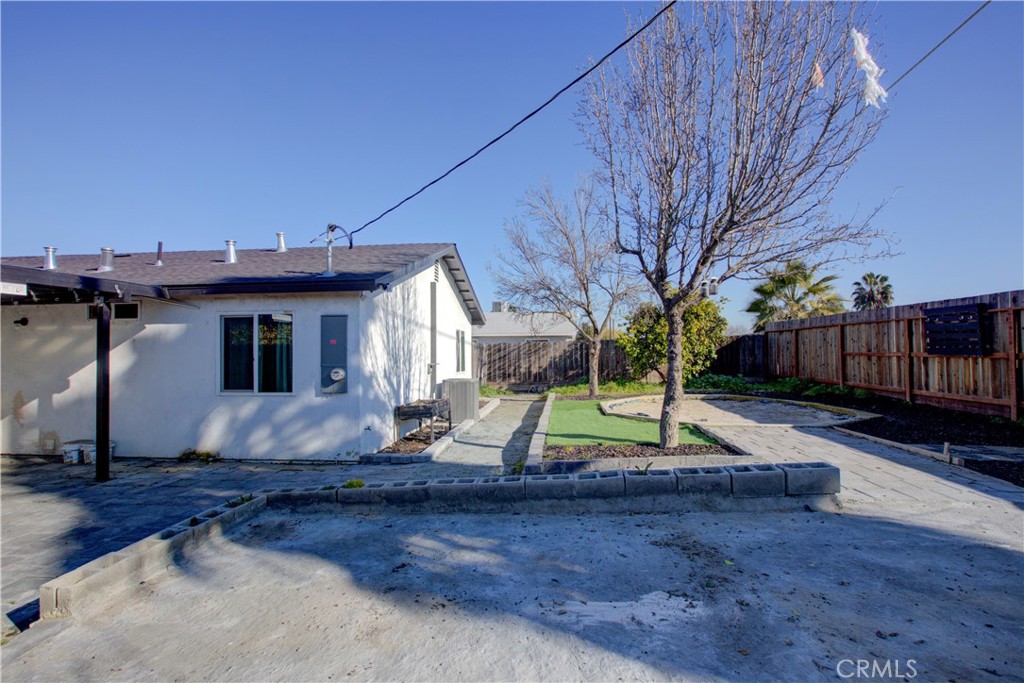 8822 Globe Ave, Dos Palos, CA 93620