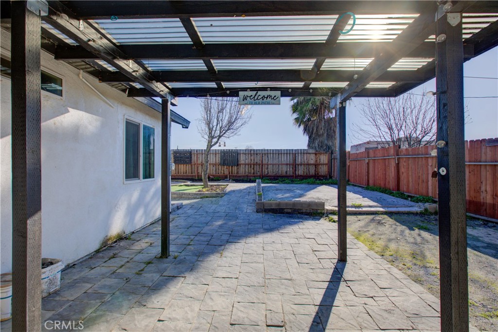 8822 Globe Ave, Dos Palos, CA 93620