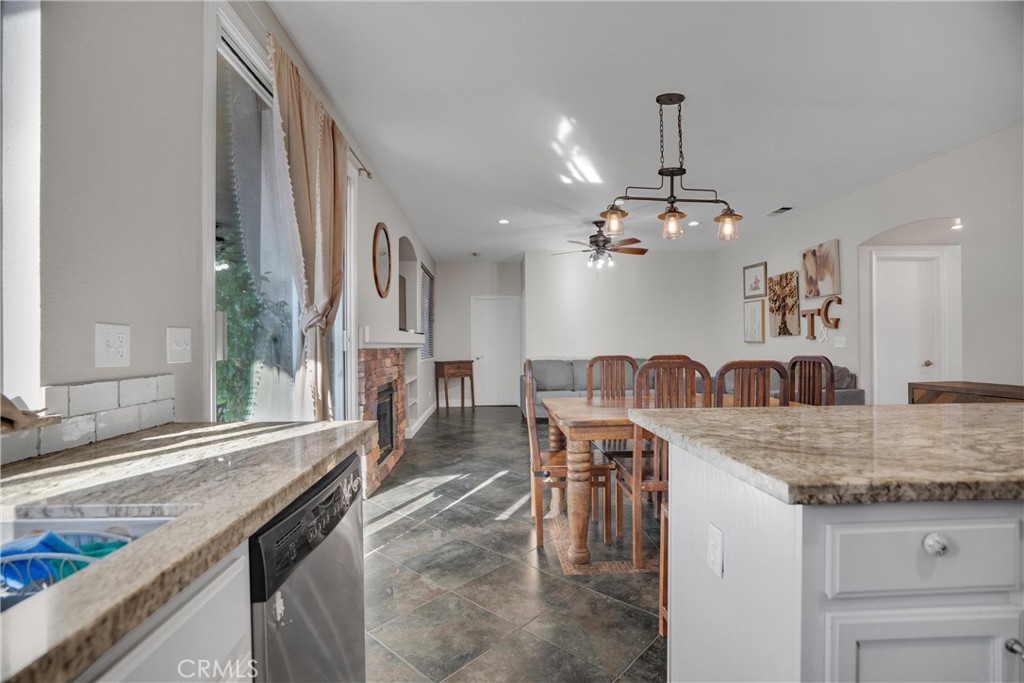 9185 N Rochester, Delhi, CA 95315