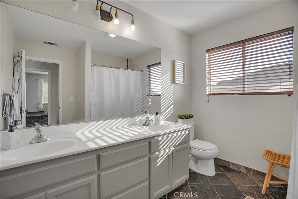 9185 N Rochester, Delhi, CA 95315