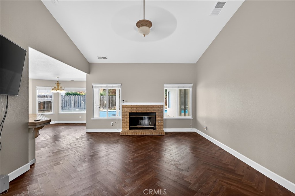 724 Robin Dr, Merced, CA 95340