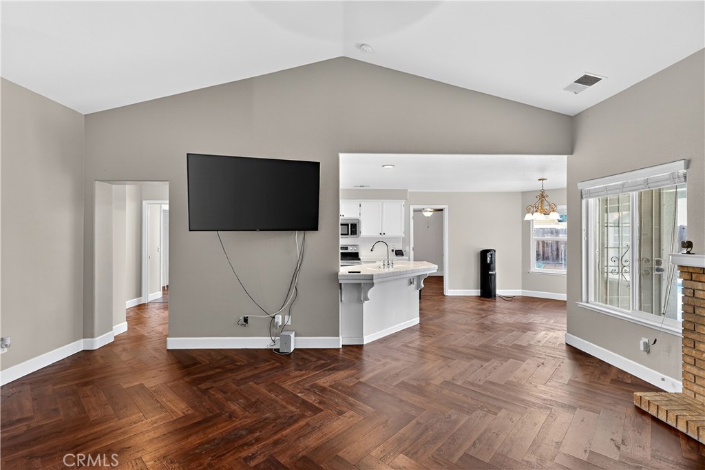 724 Robin Dr, Merced, CA 95340