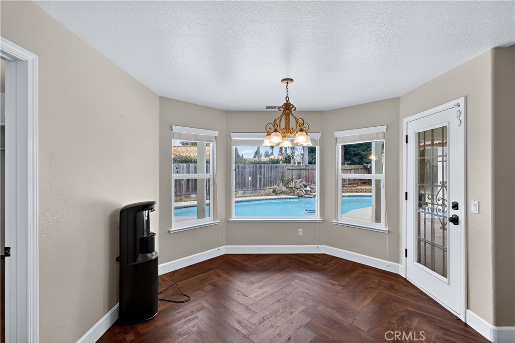 724 Robin Dr, Merced, CA 95340