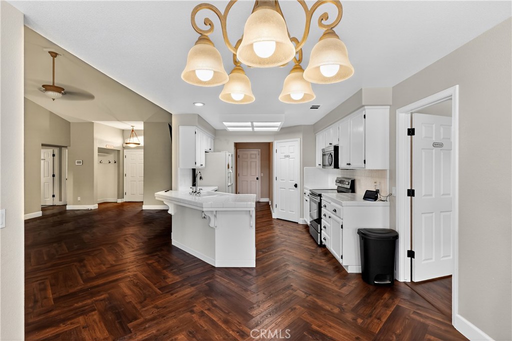 724 Robin Dr, Merced, CA 95340