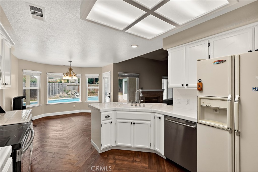 724 Robin Dr, Merced, CA 95340