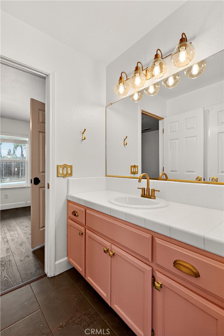 724 Robin Dr, Merced, CA 95340