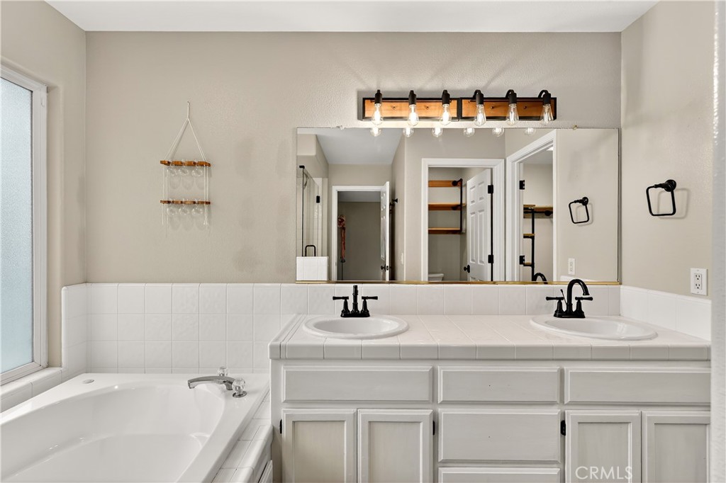 724 Robin Dr, Merced, CA 95340