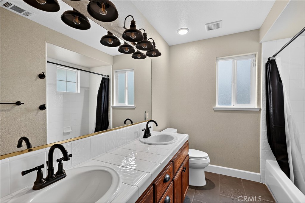 724 Robin Dr, Merced, CA 95340