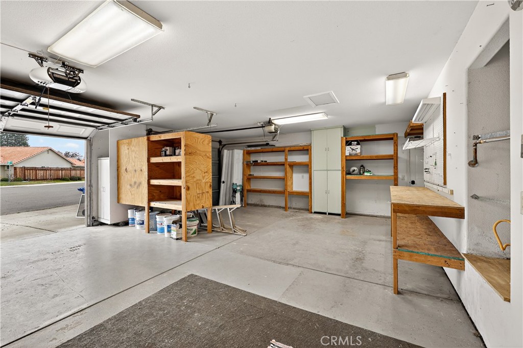 724 Robin Dr, Merced, CA 95340