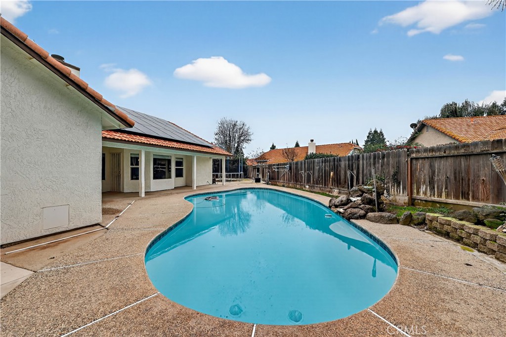 724 Robin Dr, Merced, CA 95340