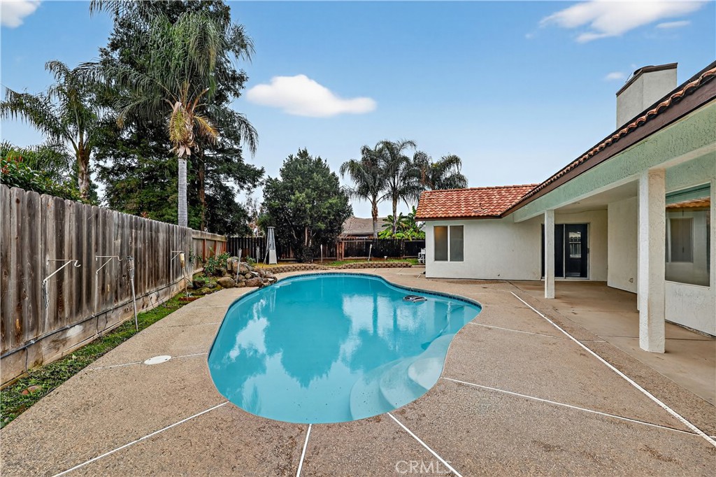 724 Robin Dr, Merced, CA 95340