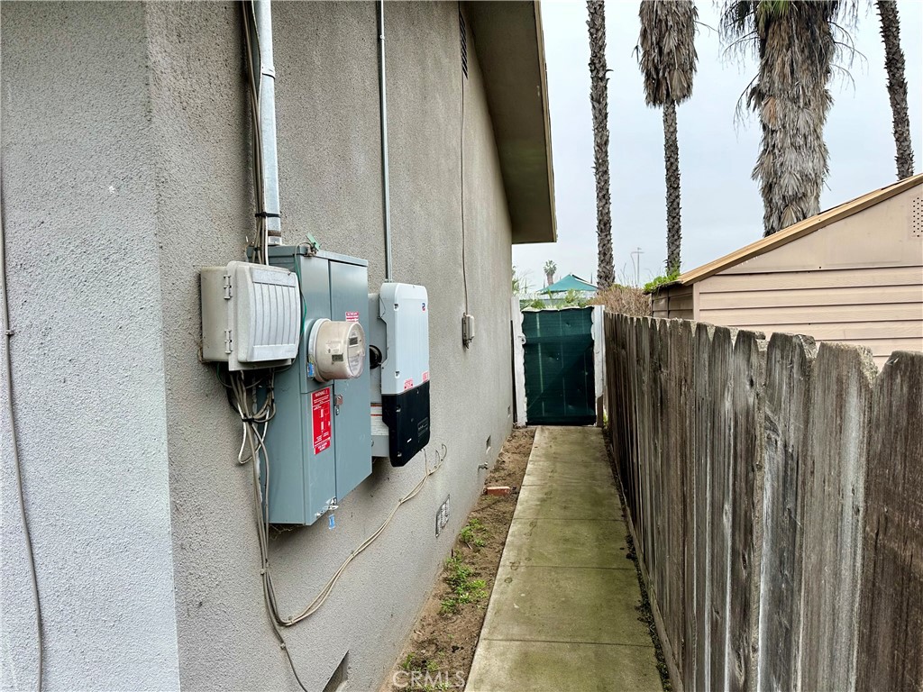 1231 7th, Livingston, CA 95334