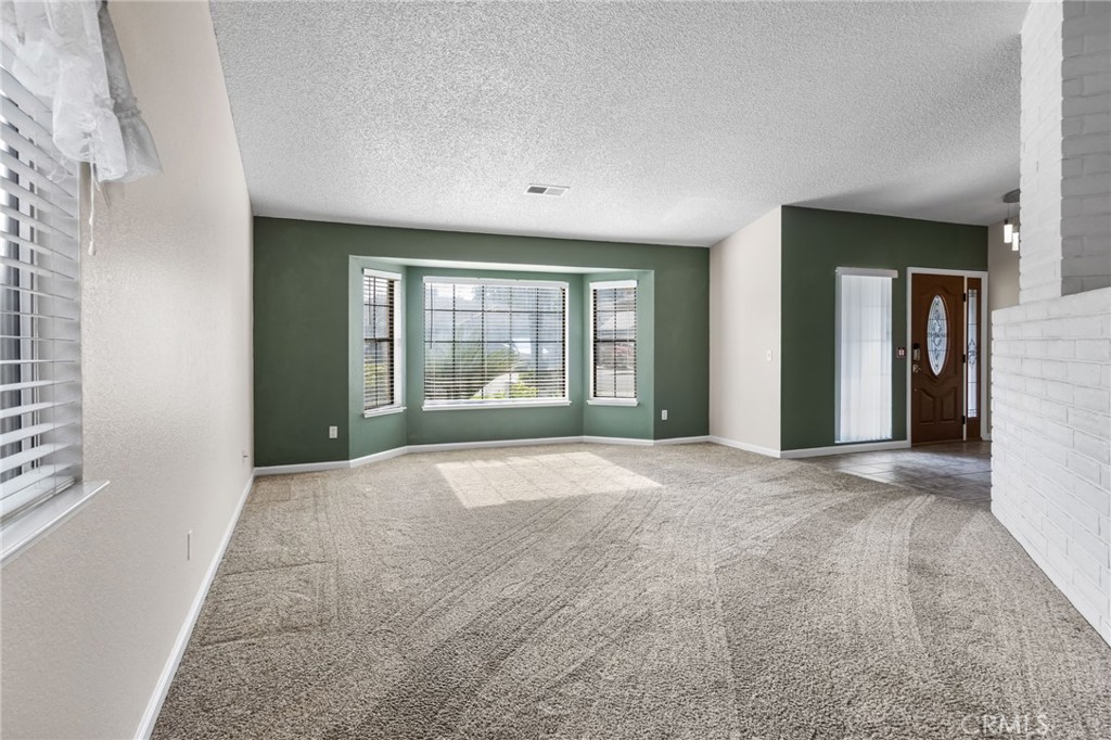 869 Redlands Ct, Merced, CA 95348