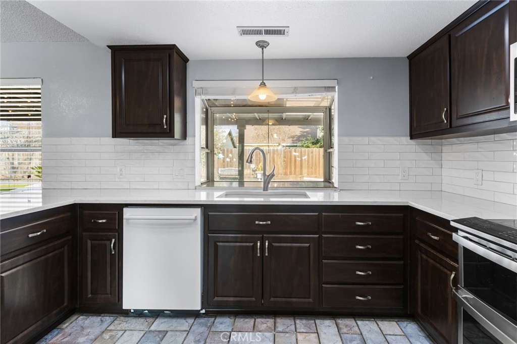 869 Redlands Ct, Merced, CA 95348