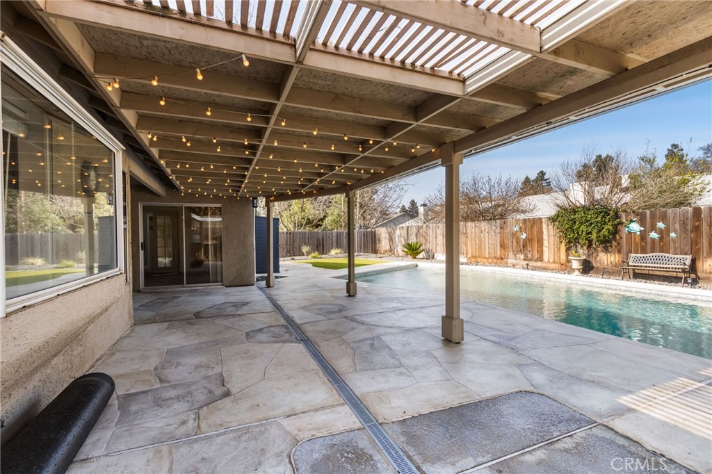 869 Redlands Ct, Merced, CA 95348