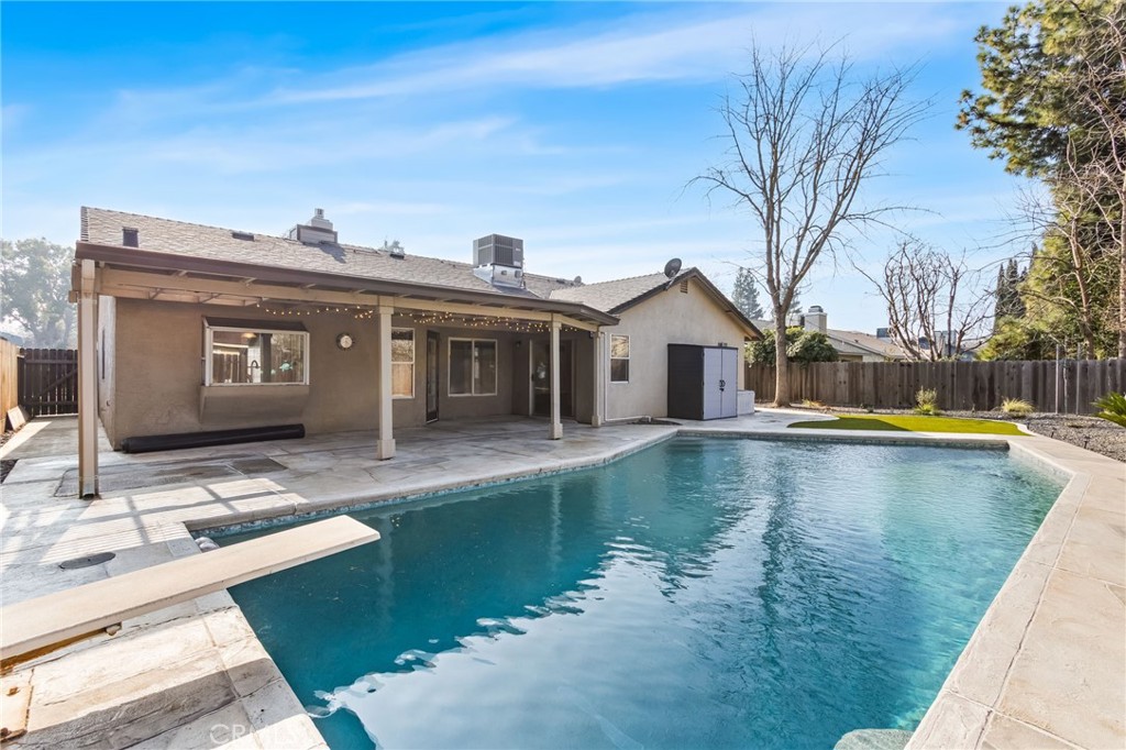 869 Redlands Ct, Merced, CA 95348