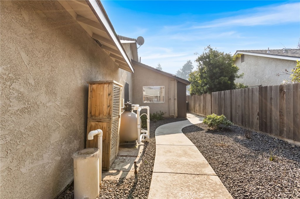 869 Redlands Ct, Merced, CA 95348