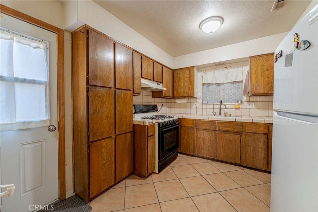 2394 Lance St, Merced, CA 95348