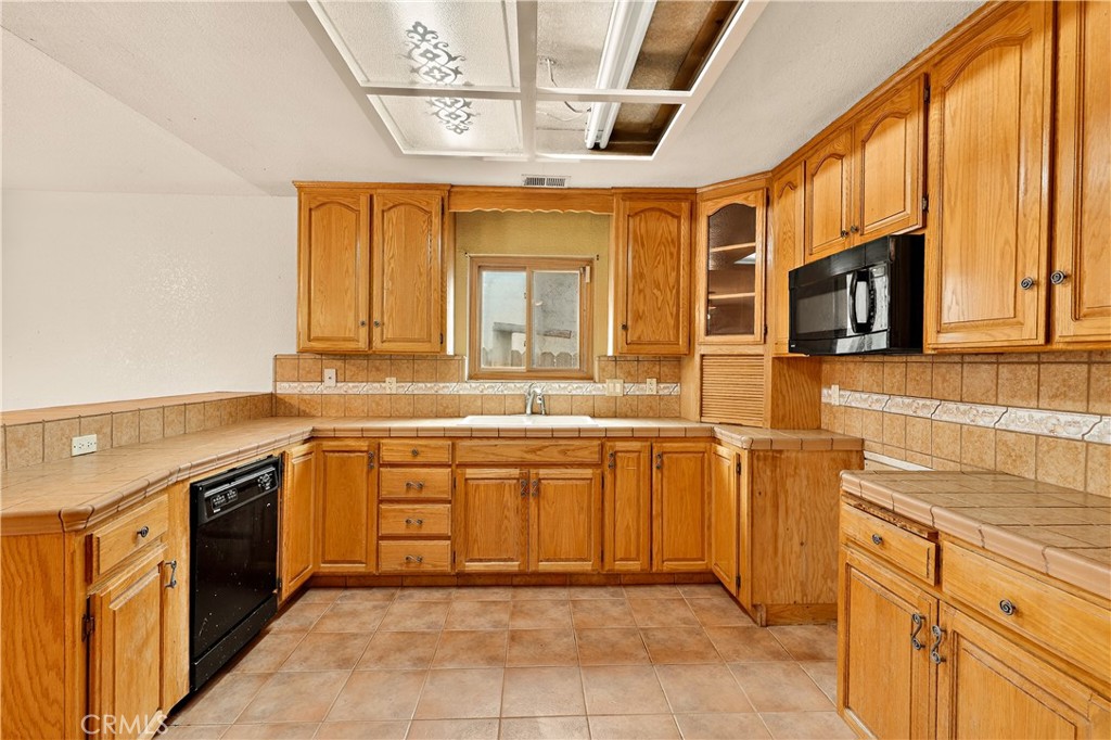 1435 Hammatt, Livingston, CA 95334