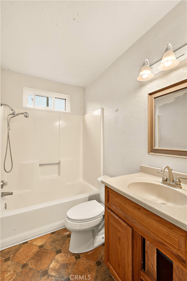 1435 Hammatt, Livingston, CA 95334