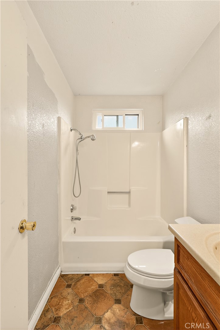 1435 Hammatt, Livingston, CA 95334