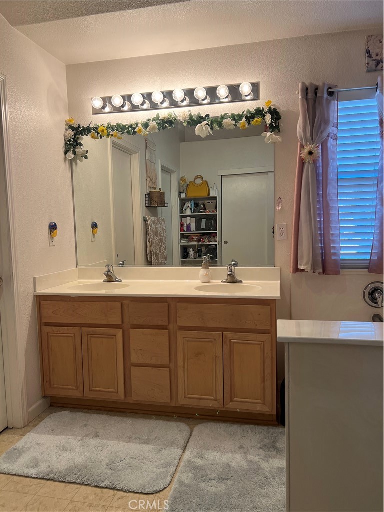 924 Dosangh Ct, Livingston, CA 95334