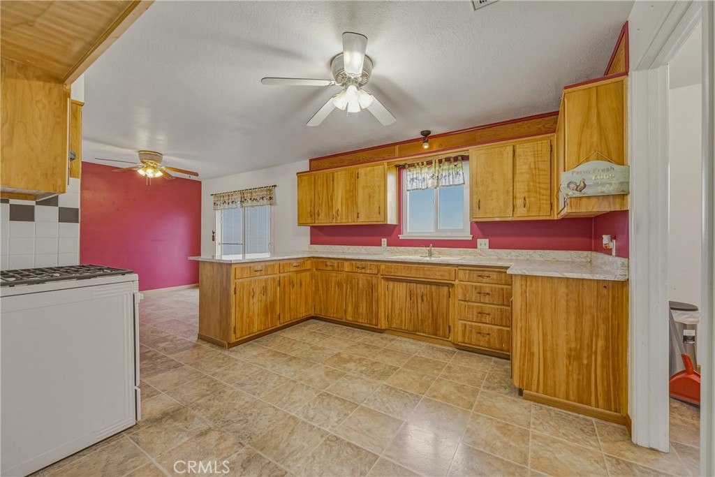 8136 Walnut Ave, Winton, CA 95388