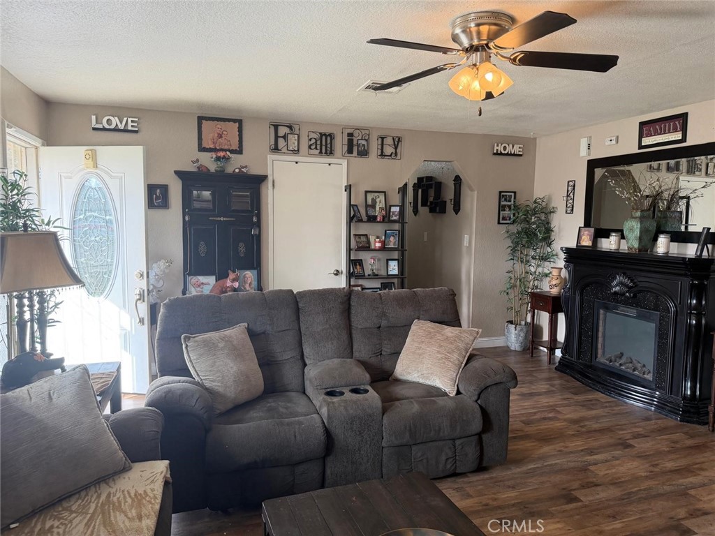 5109 Center, Modesto, CA 95357