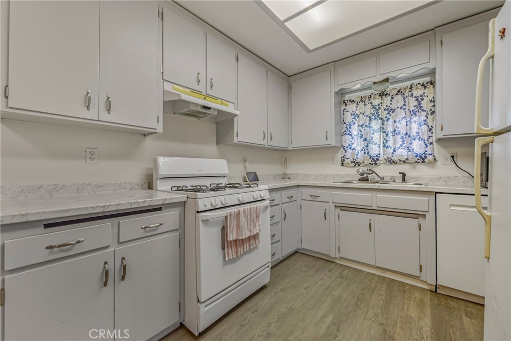 639 W Donna Dr, Merced, CA 95348