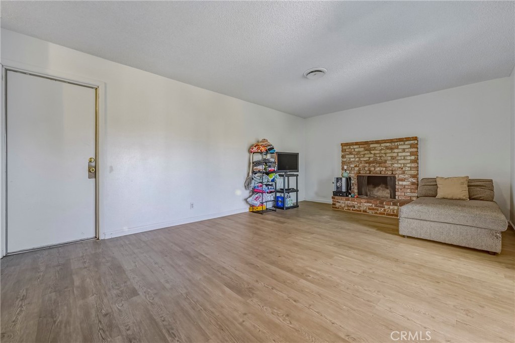 639 W Donna Dr, Merced, CA 95348