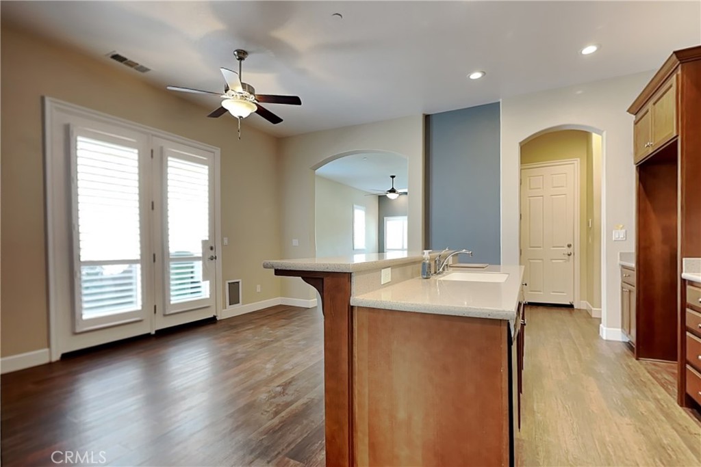 2091 State, Turlock, CA 95380