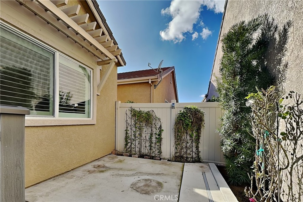 2091 State, Turlock, CA 95380