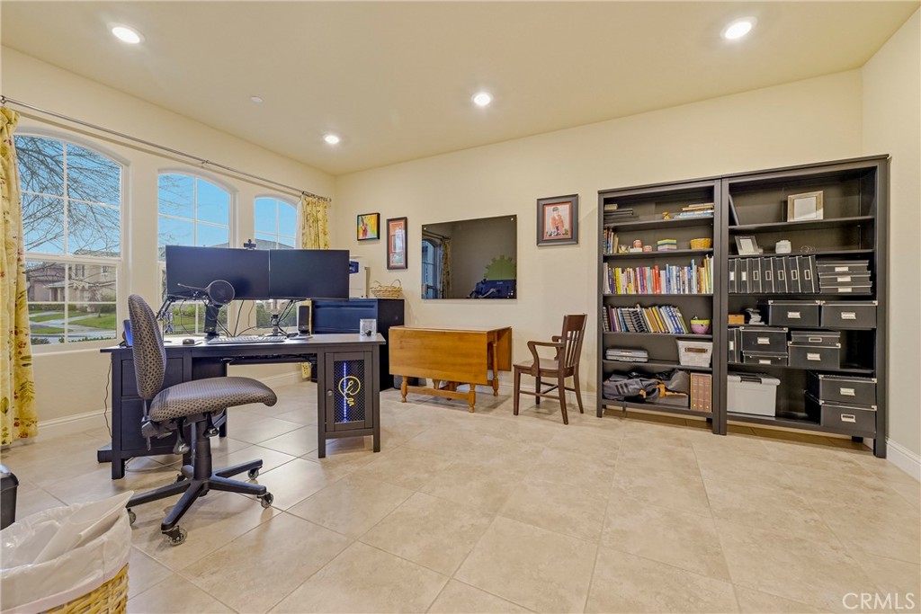 713 Ironstone Dr, Merced, CA 95348