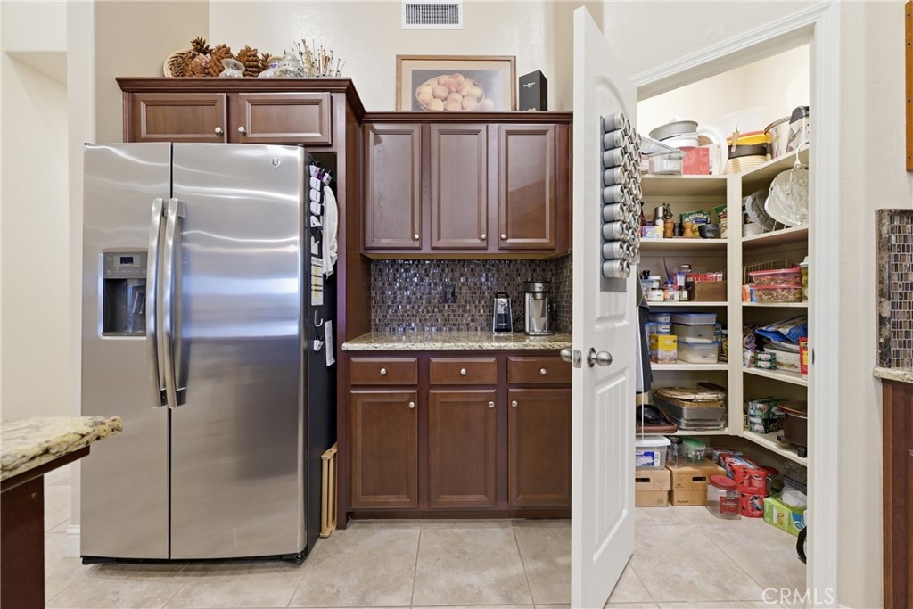 713 Ironstone Dr, Merced, CA 95348