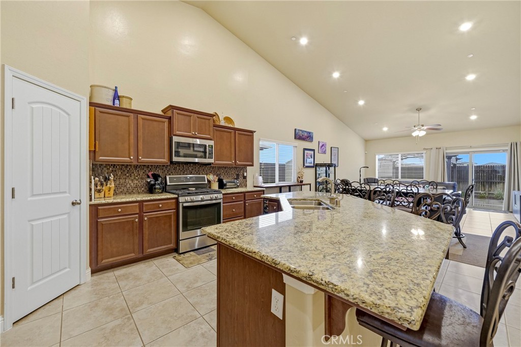 713 Ironstone Dr, Merced, CA 95348