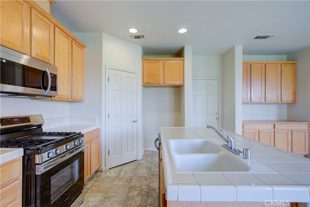 6511 Mello Ct, Winton, CA 95388