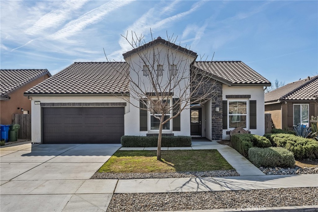 701 Strada, Lemoore, CA 93245