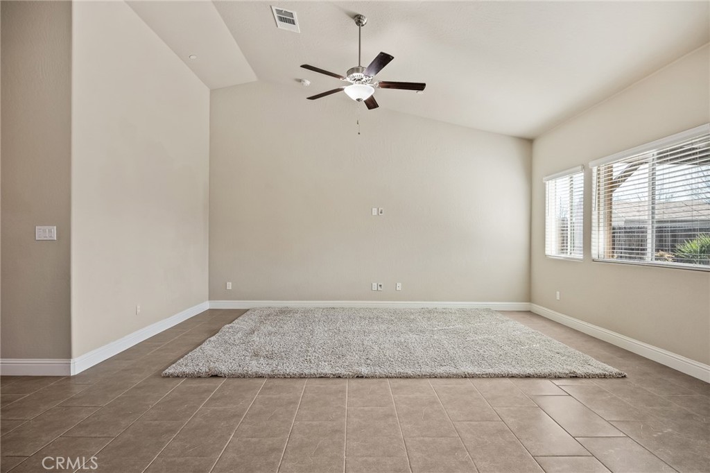 701 Strada, Lemoore, CA 93245