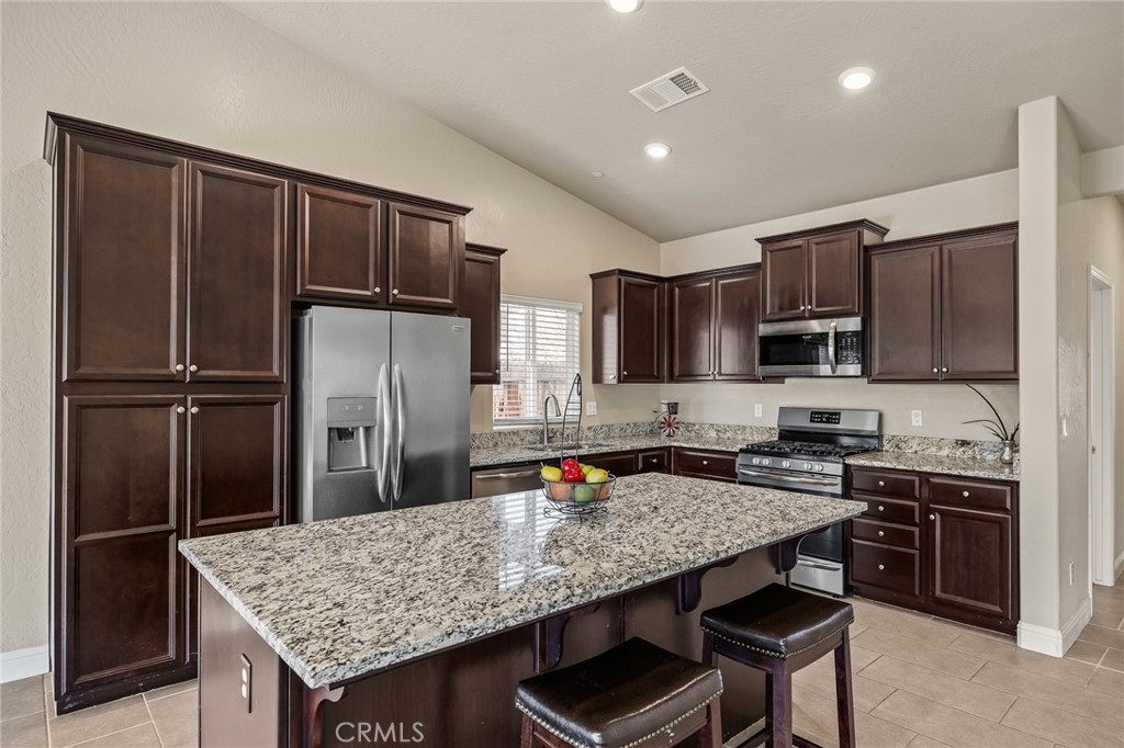 701 Strada, Lemoore, CA 93245