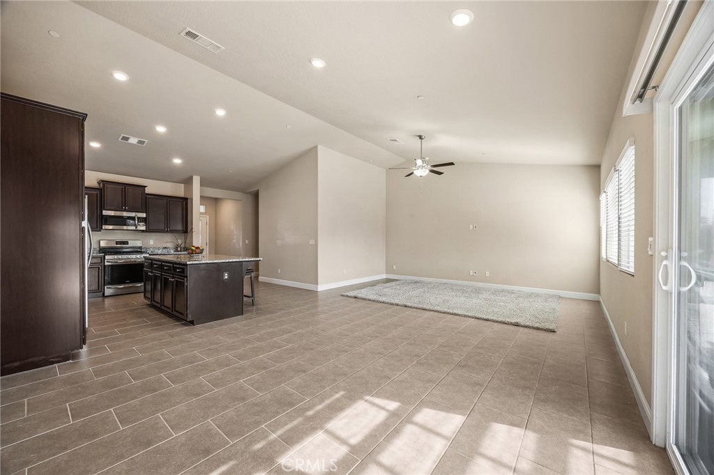 701 Strada, Lemoore, CA 93245