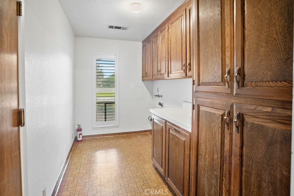 1184 Farmland Ave, Merced, CA 95340