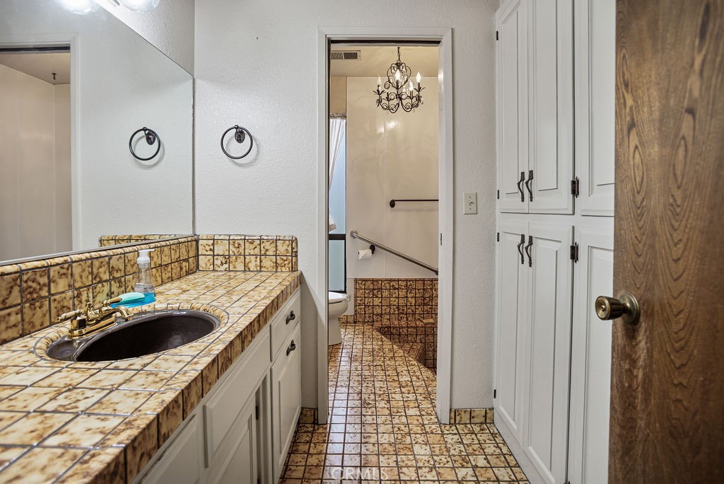 1184 Farmland Ave, Merced, CA 95340